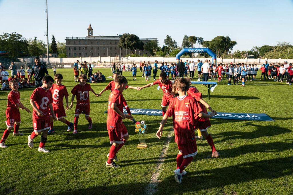 Dalle Marche alla Sicilia, continua il viaggio. A casa della Junior Jesina - Roberto Mancini vince l’Ancona 1. Pulcino dOro Jesi Marche 2 1. Pulcino dOro Jesi Marche 2